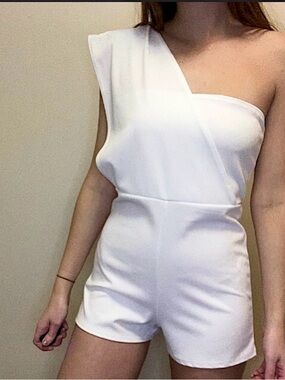 🆕🔥PRETTY LITTLE THING VERY STYLISH&CHIC&SEXY ONE PIECE ONE SIDE SLEEVE ROMPER